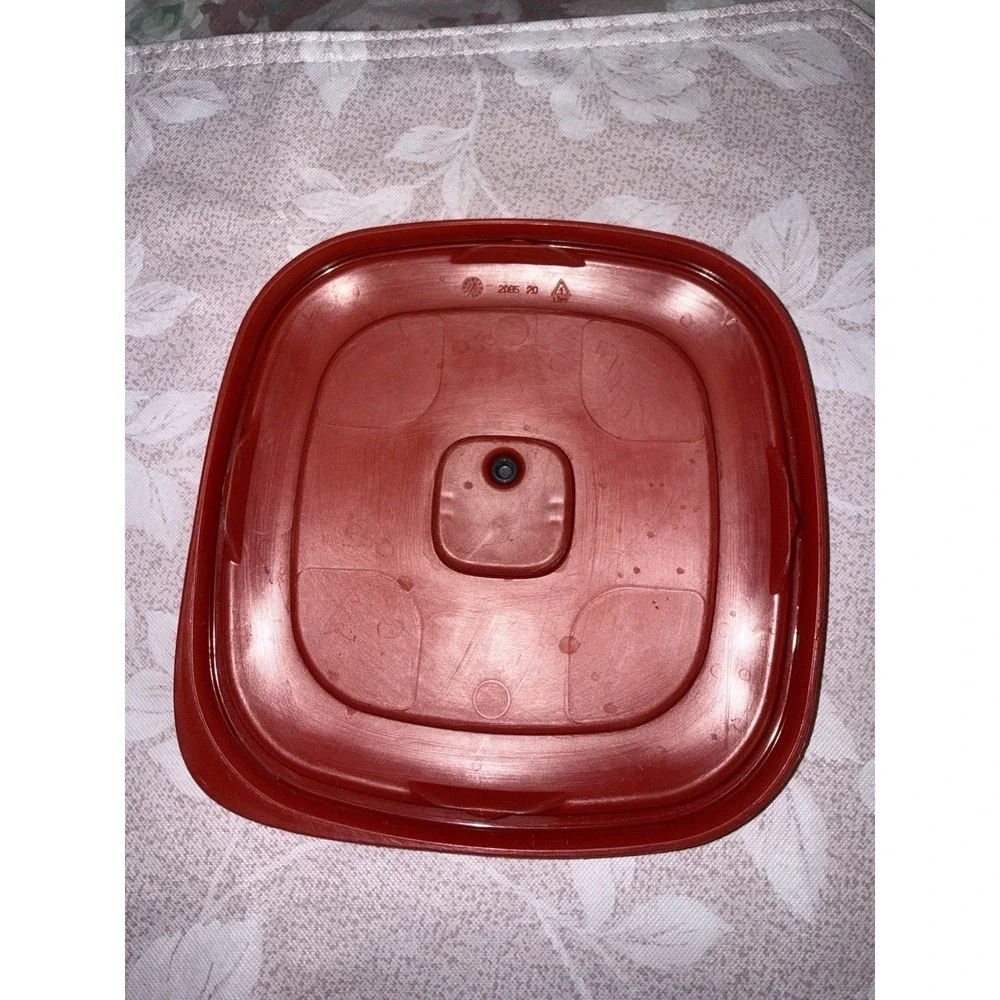Rubbermaid 2D85 Container Easy Find‎ Red Vented Square Replacement Lid 6.25
